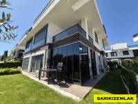 Burhaniye Pelitköy`de Denize Sıfır Havuzlu 2+1 Satılık Daire